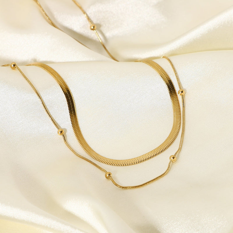 Clara – Schlichte, doppellagige Goldkette mit modernem Glanz.