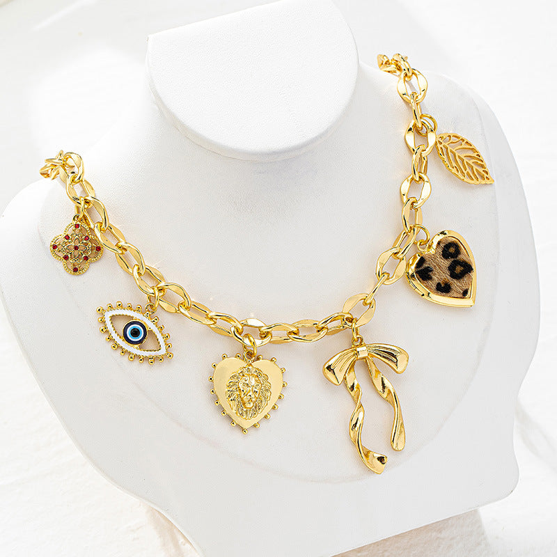 Theresa – Statement-Kette mit glänzenden Elementen.