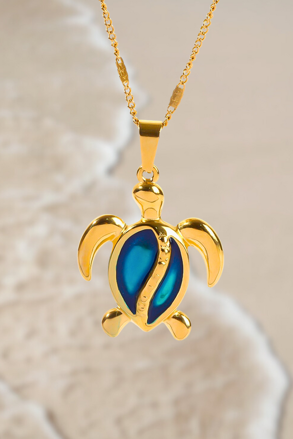 Chantal - Goldene Schildkröten-Halskette mit blauem Opal