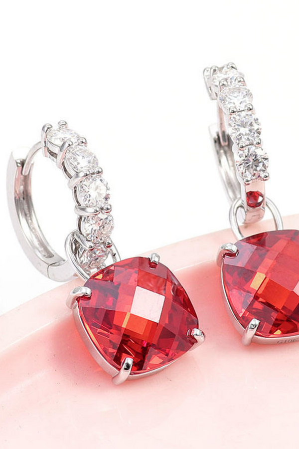 Clara-Marie – Creolen mit Rubinbesatz.