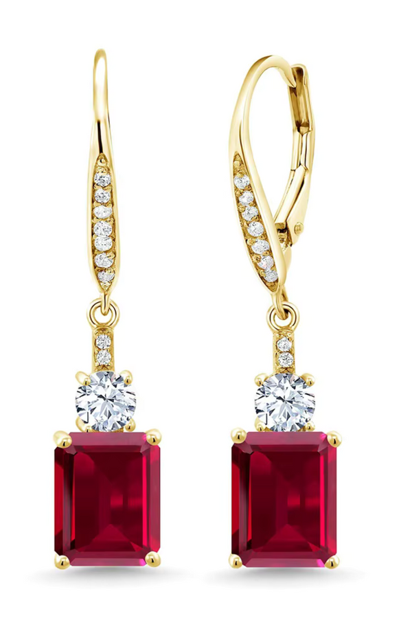 Renate – Rubin-Ohrringe im klassischen Design.