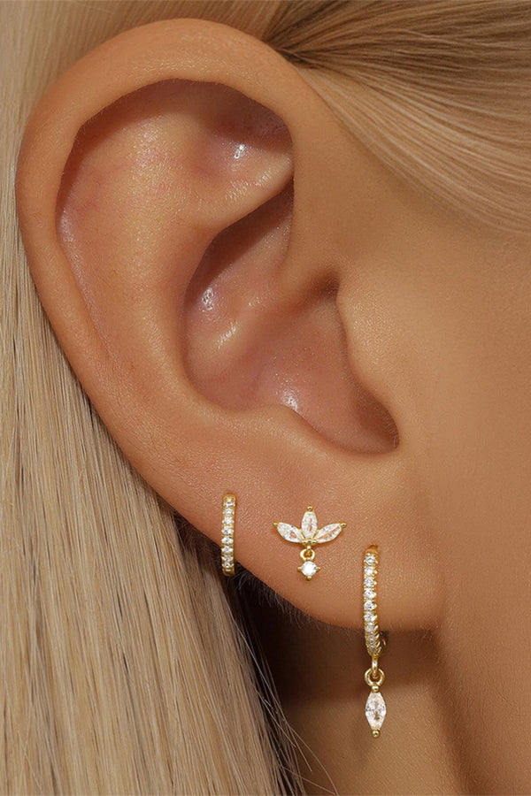 Sarah – Feine goldene Ohrringe mit dezenter Bewegung.