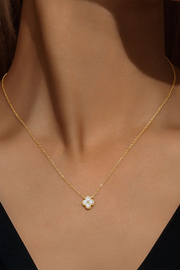 Eva – Silberne Halskette mit feinem Glanzstein.