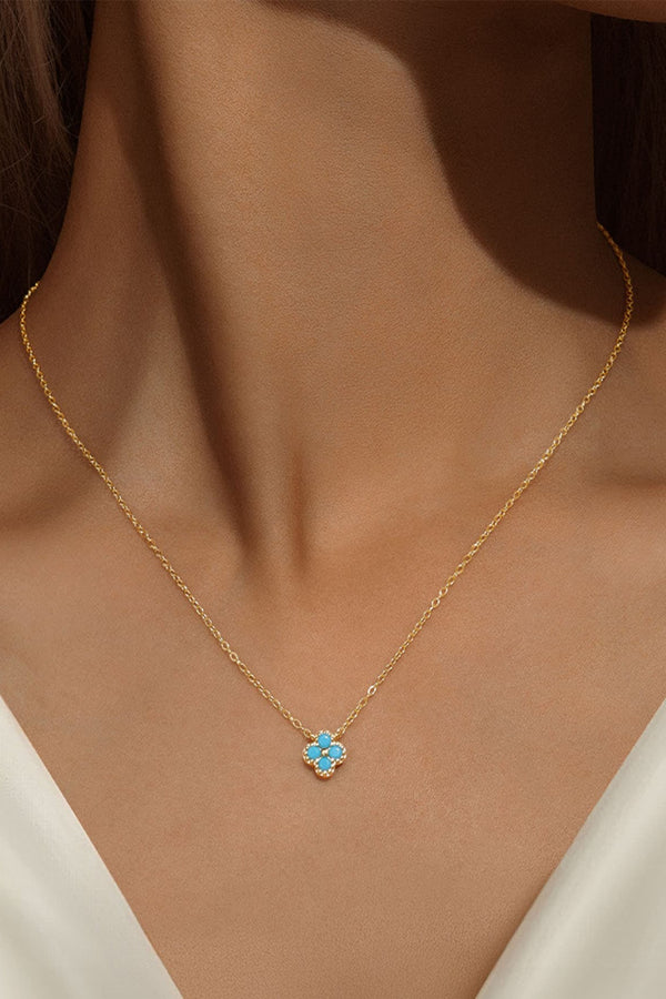 Marlene – Kurze Silberkette mit geometrischem Detail.