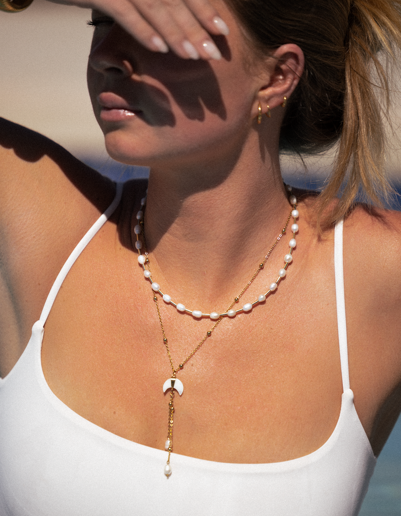 Anita – Goldene Kette mit Statement-Anhänger.