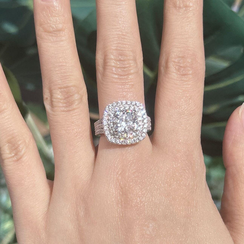 Frieda – Solitärring mit funkelndem Rundstein.