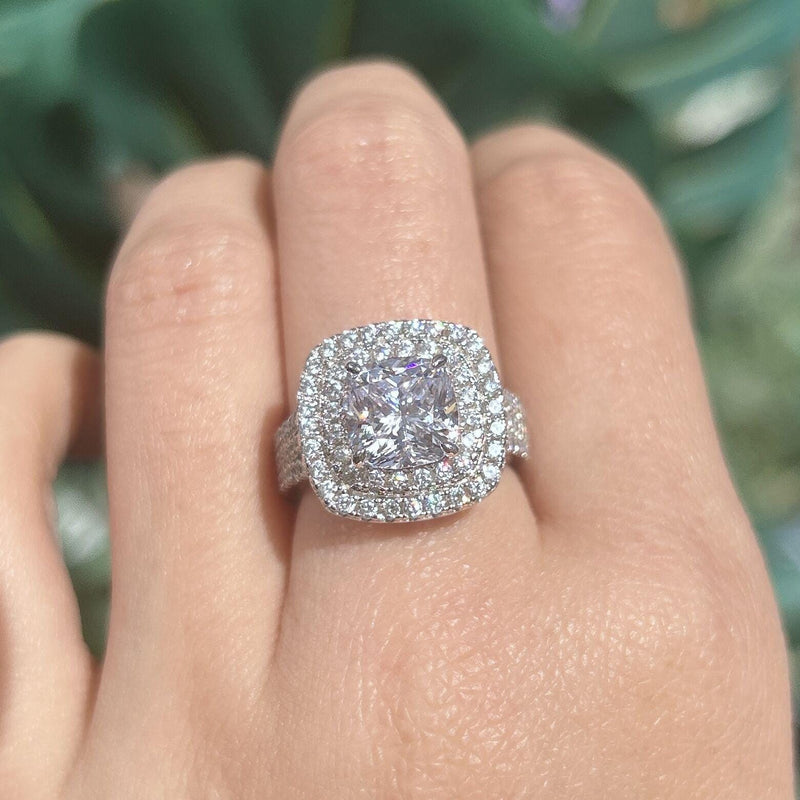 Frieda – Solitärring mit funkelndem Rundstein.