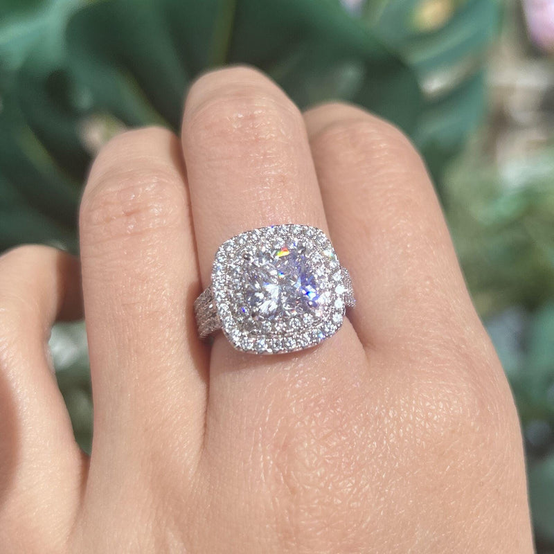 Frieda – Solitärring mit funkelndem Rundstein.