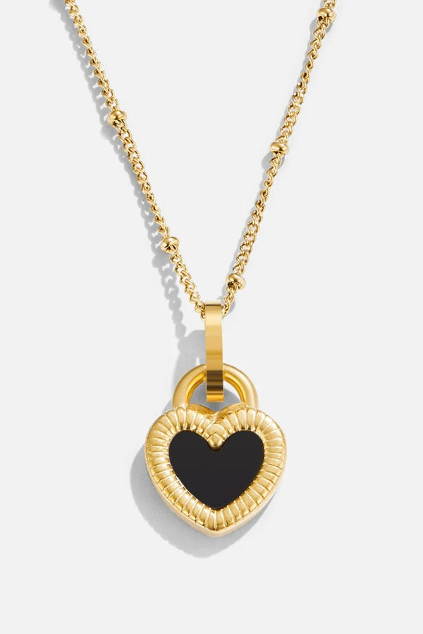 Helga – Goldene Kette mit zwei Anhängern.