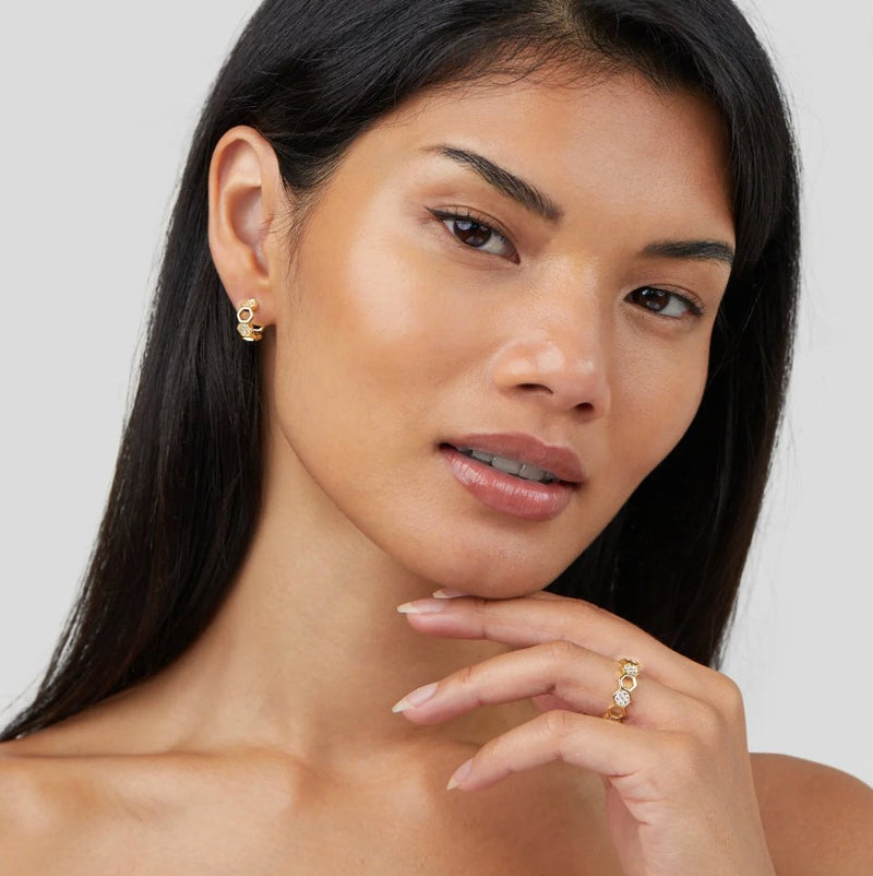 Friederike – Goldring mit Perlenakzent.