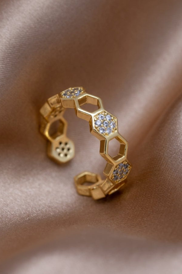 Friederike – Goldring mit Perlenakzent.