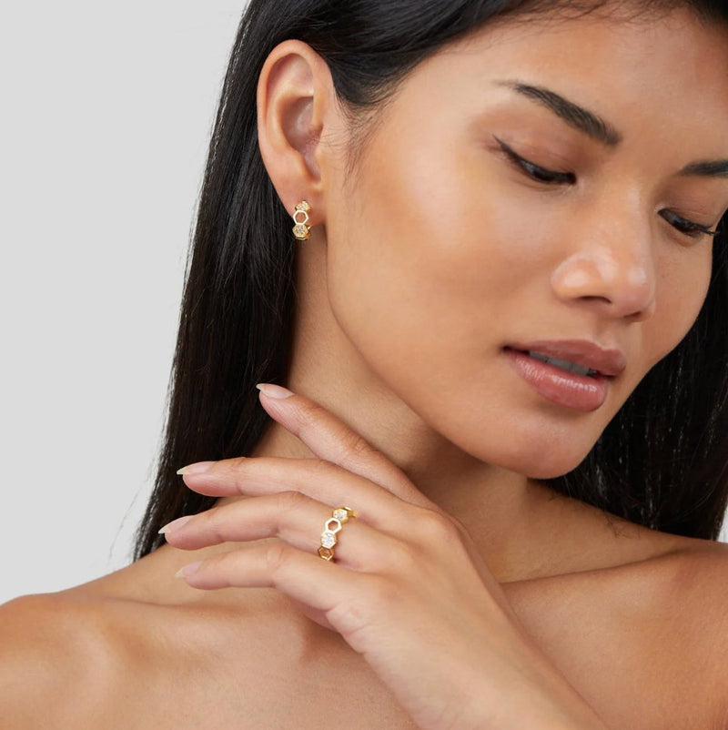 Friederike – Goldring mit Perlenakzent.