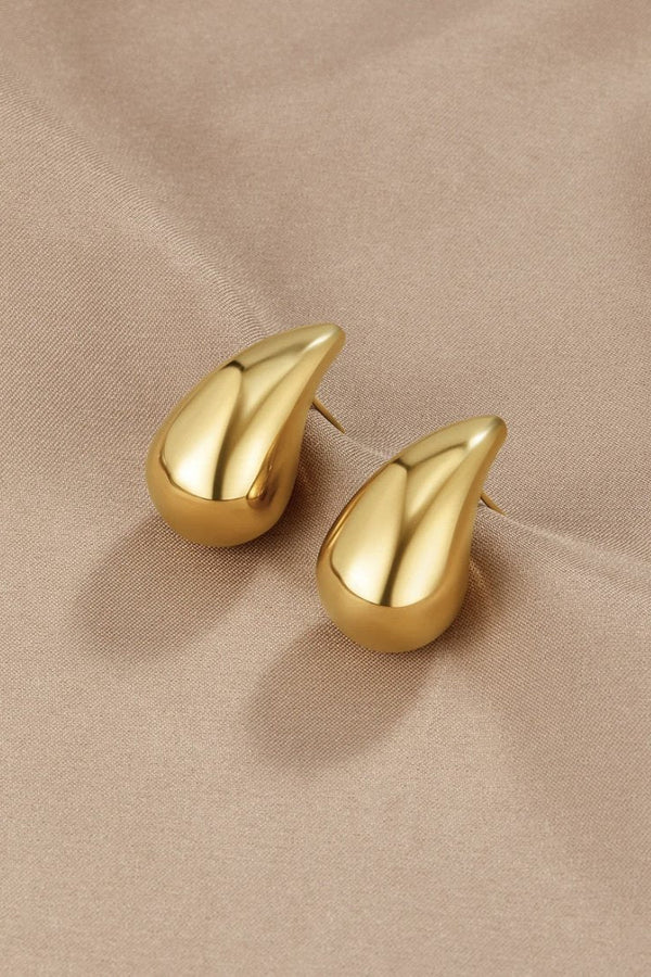 Anja – Goldene Creolen mit weicher Rundung.