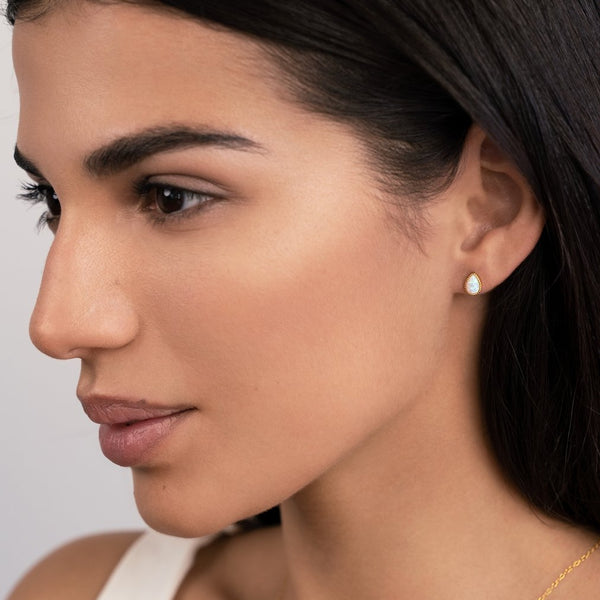 Melina – Kleine goldene Creolen mit feiner Öffnung.