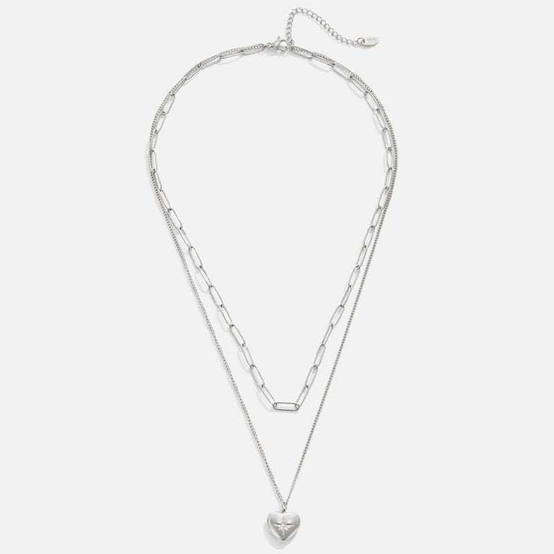 Angelika – Silberne Kette mit kantigem Anhänger.