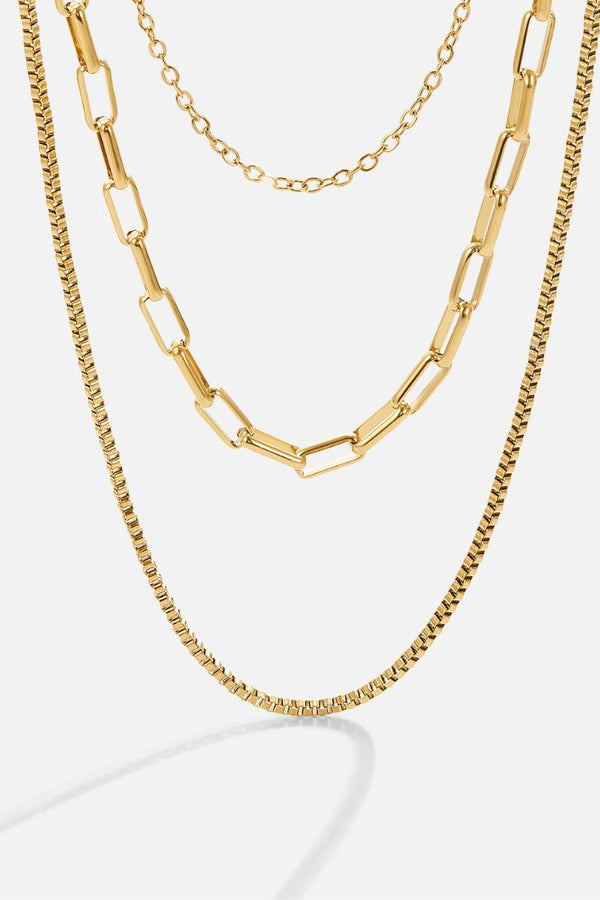 Josefine – Dreilagige Goldkette mit zarten Gliedern.