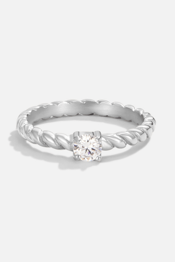 Miriam K. – Silberring mit feiner Gravur.