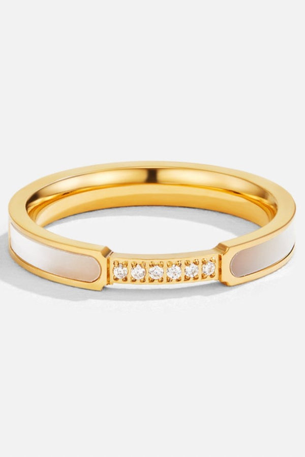 Lara – Schmaler Goldring mit feinem Glanz.