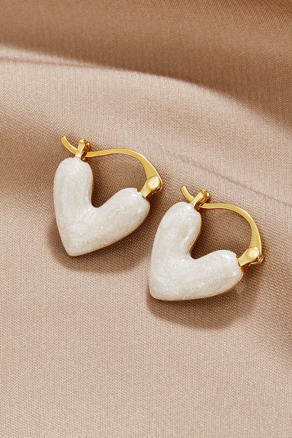 Clara-Louise – Goldene Ohrringe mit kleinen Kristallen.