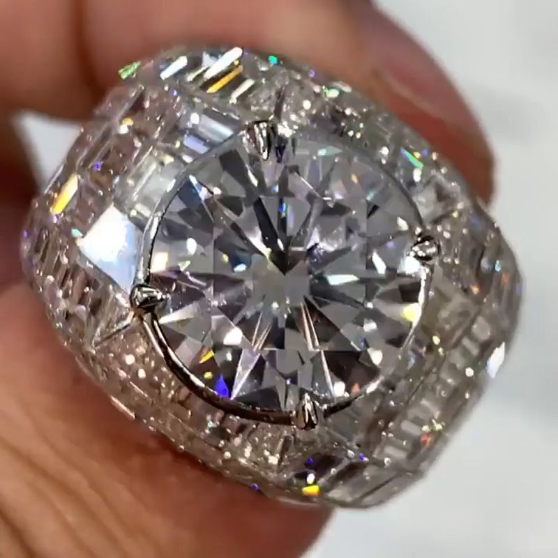 Anna-Lena – Silberner Diamantring mit klassischem Rundschliff.