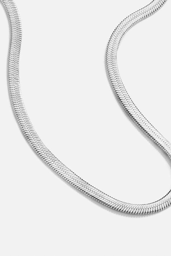 Katharina – Silberne Gliederkette mit sanftem Schwung.