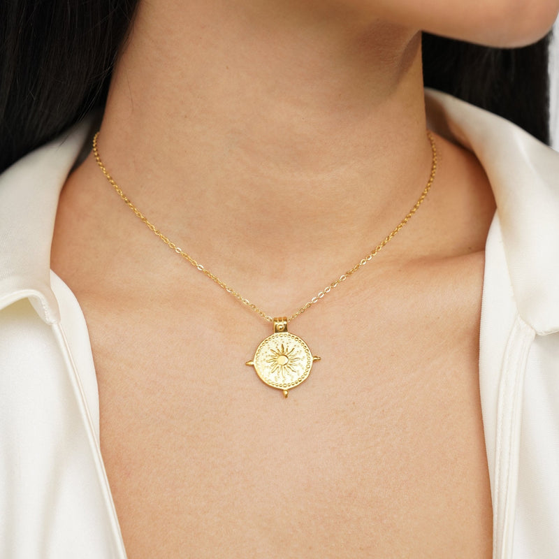 Anna – Geometrische Goldkette mit Struktur.