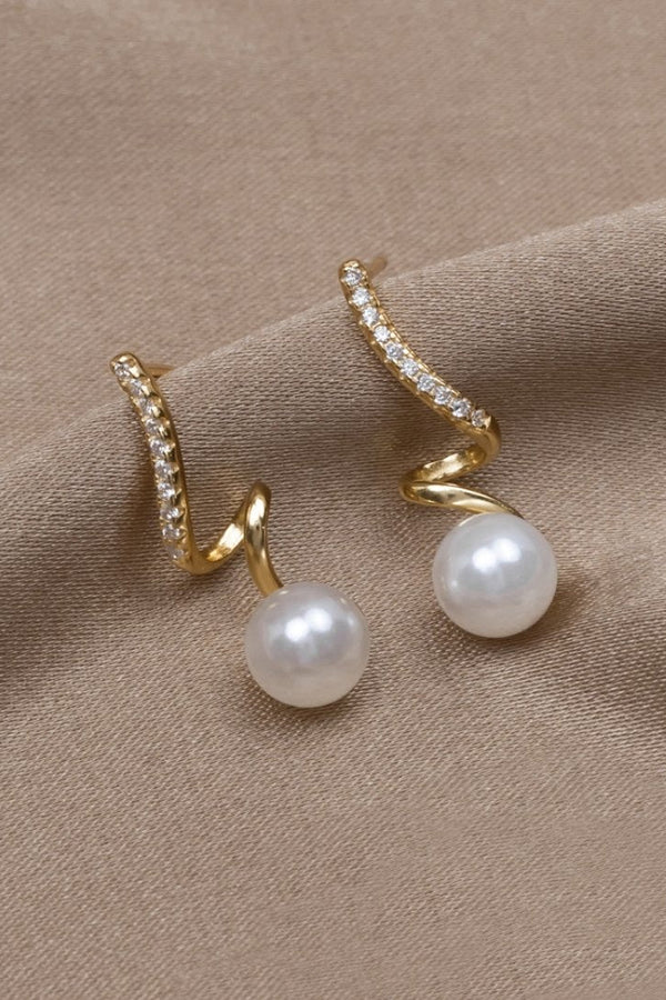 Katharina-Elis – Silberne Ohrringe mit klarer Tropfenstruktur.