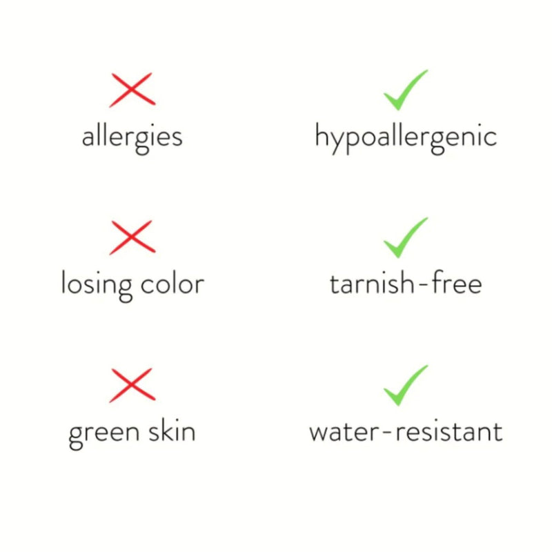 Verena – Goldene Doppelkette mit schwarzen Akzenten.