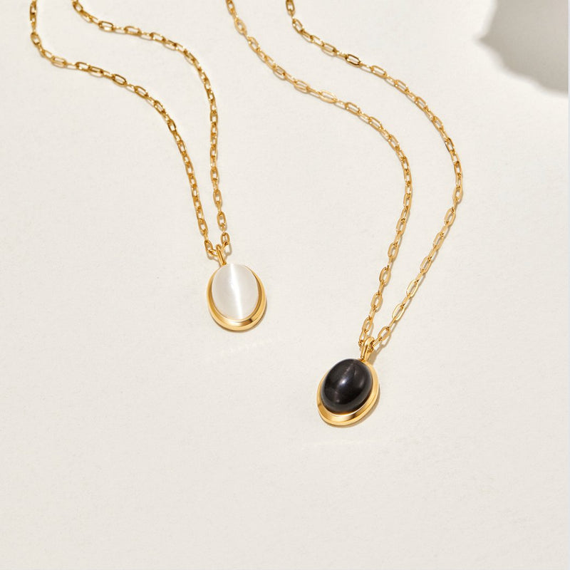 Verena – Goldene Doppelkette mit schwarzen Akzenten.