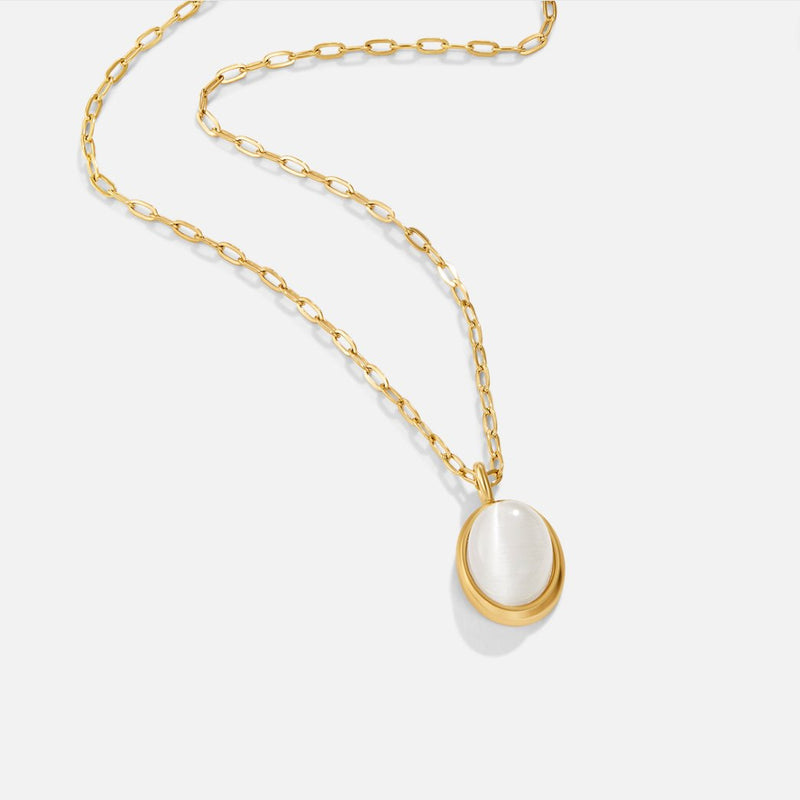 Verena – Goldene Doppelkette mit schwarzen Akzenten.